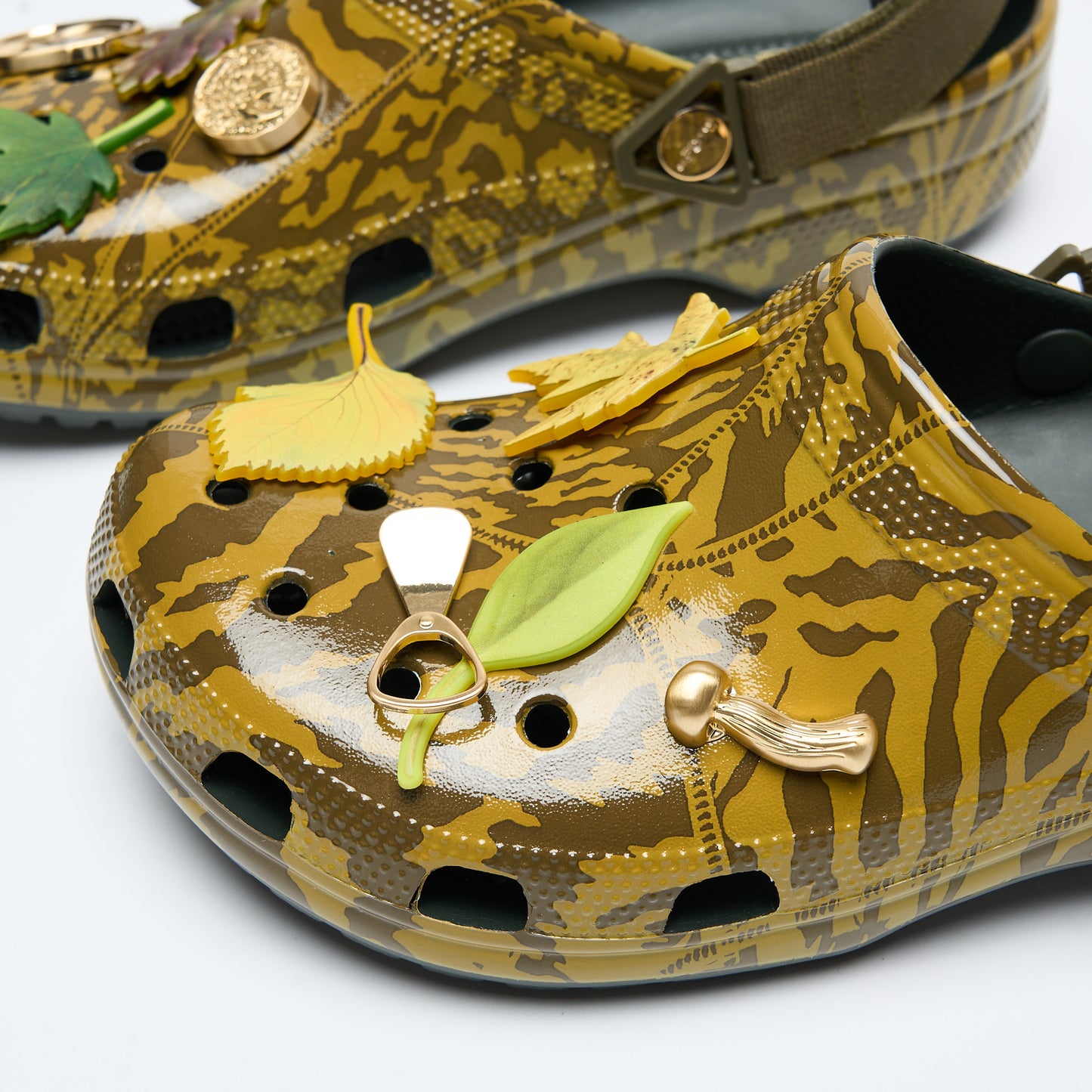 Aries Arise x Crocs - Classic Clog (Dark Arlgae)