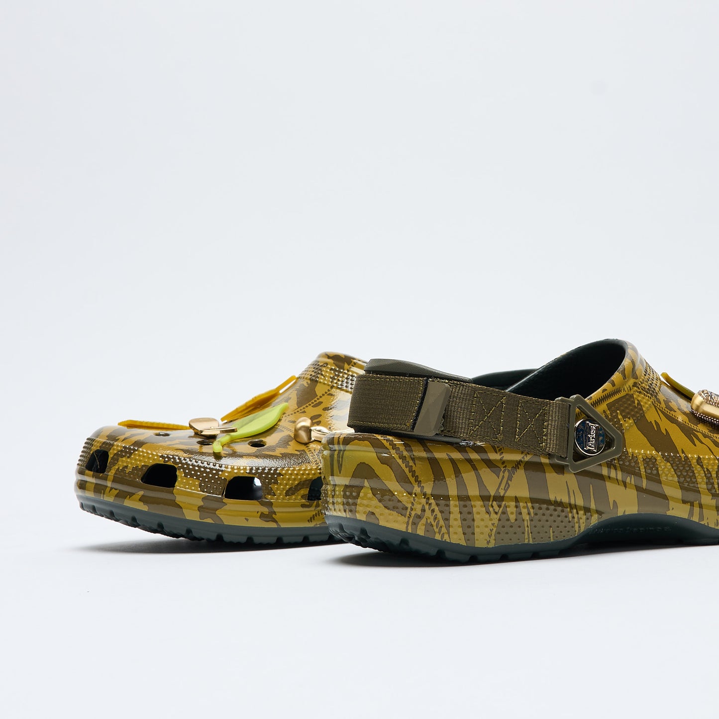Aries Arise x Crocs - Classic Clog (Dark Arlgae)