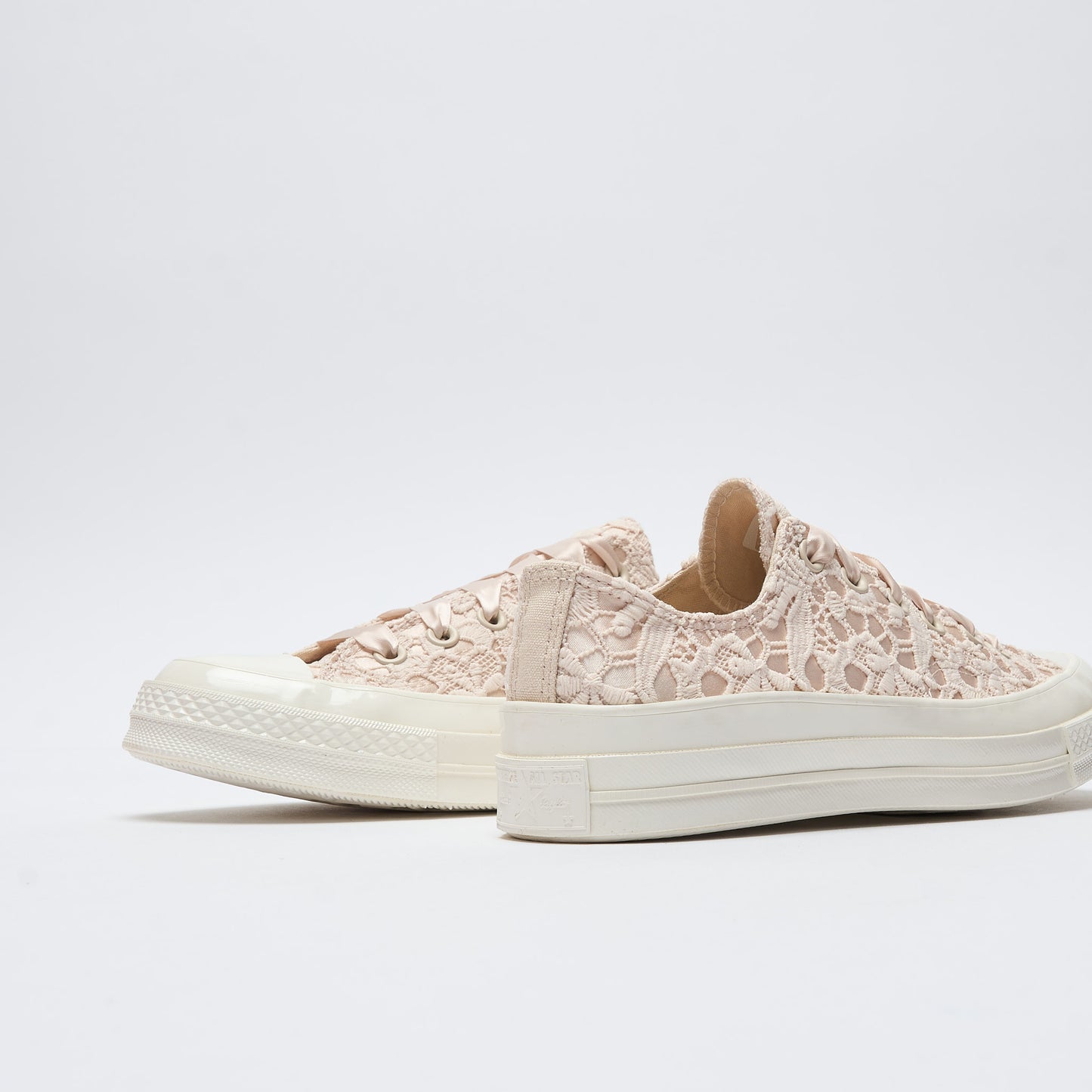Converse - Chuck 70 OX "Crocheted Satin" (Light Dune/Vintage White)