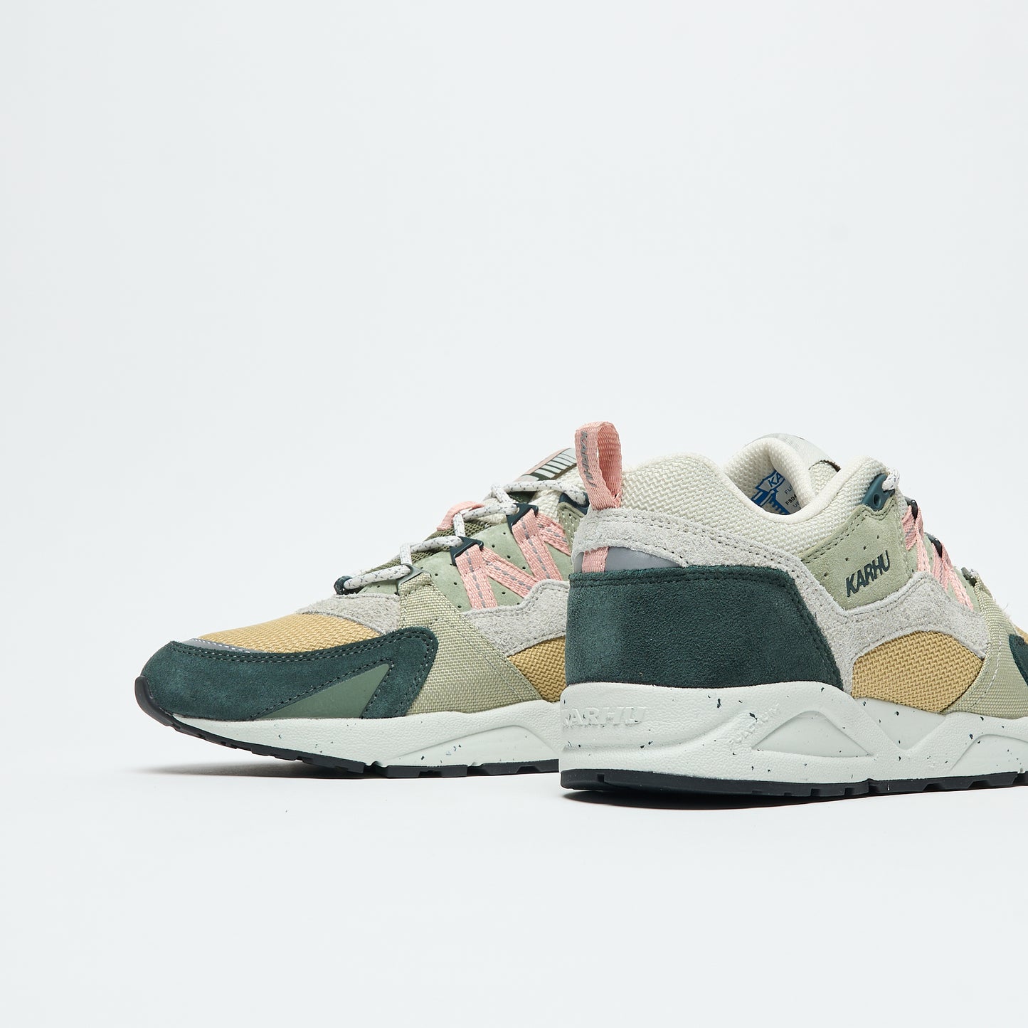 Karhu - Fusion 2.0 (Darkest Spruce / Cameo Rose)