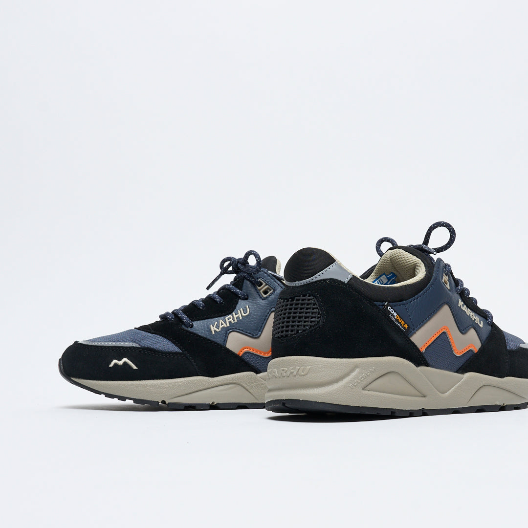 Karhu - Aria 95 (Caviar/Vintage Khaki)