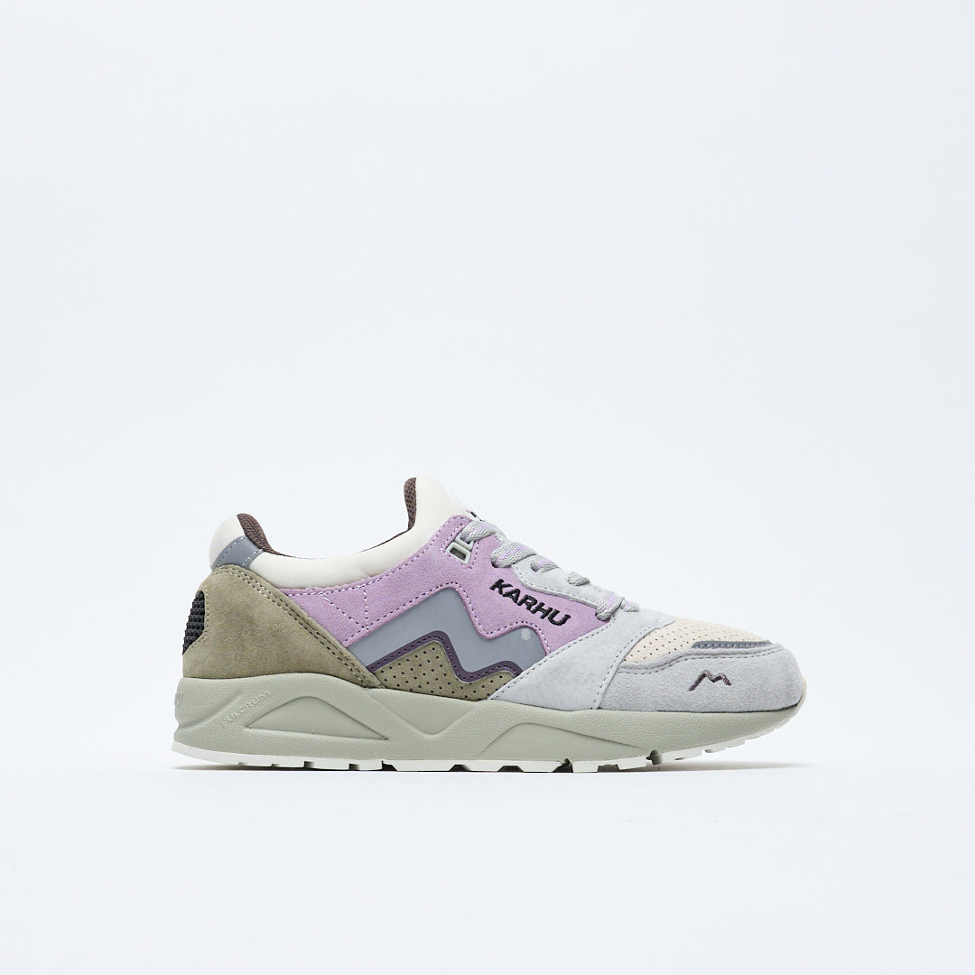 Karhu - Aria 95 "Mystic Forest" (Dawn Blue / Orchid Petal)