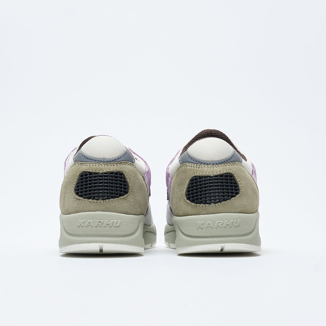 Karhu - Aria 95 "Mystic Forest" (Dawn Blue / Orchid Petal)
