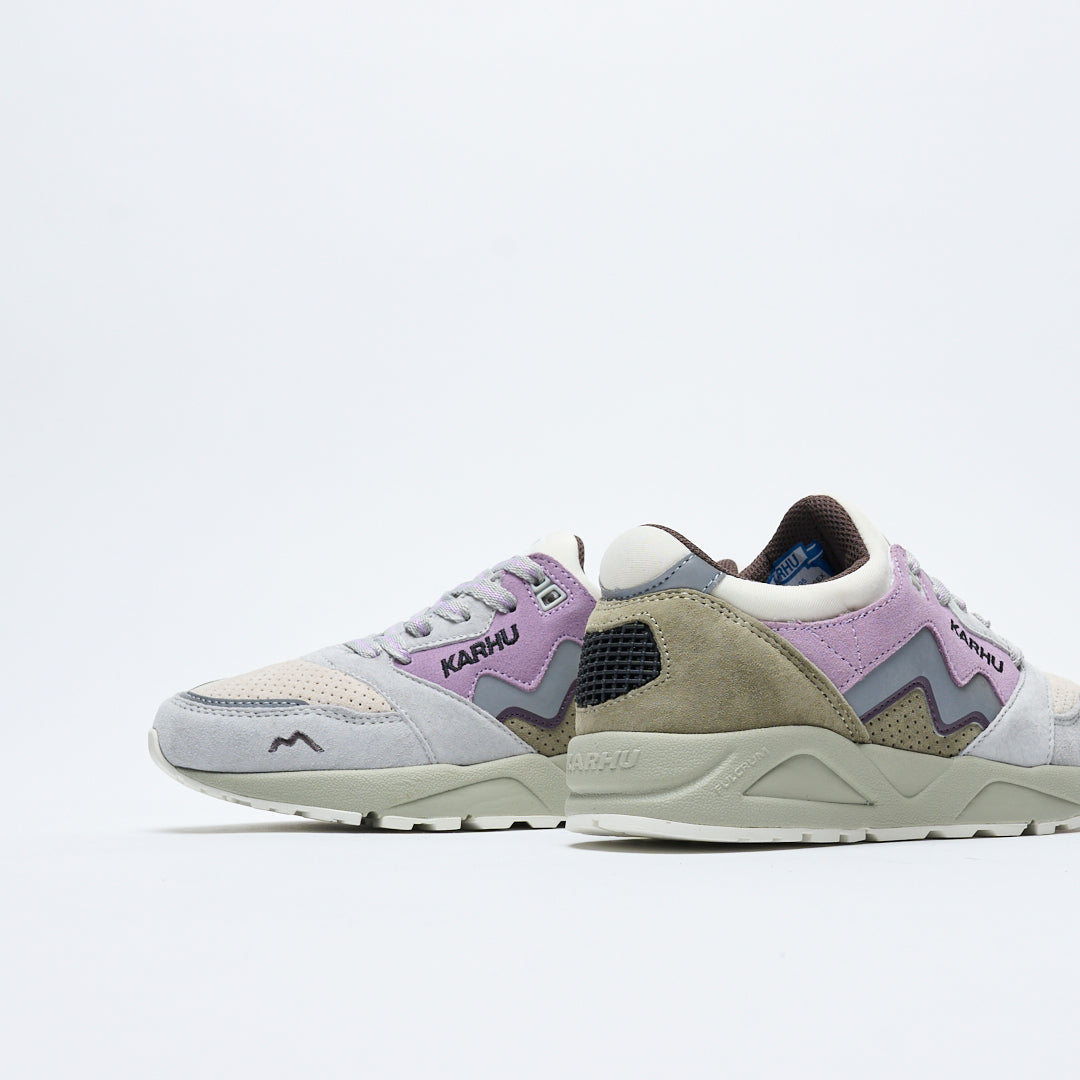 Karhu - Aria 95 "Mystic Forest" (Dawn Blue / Orchid Petal)