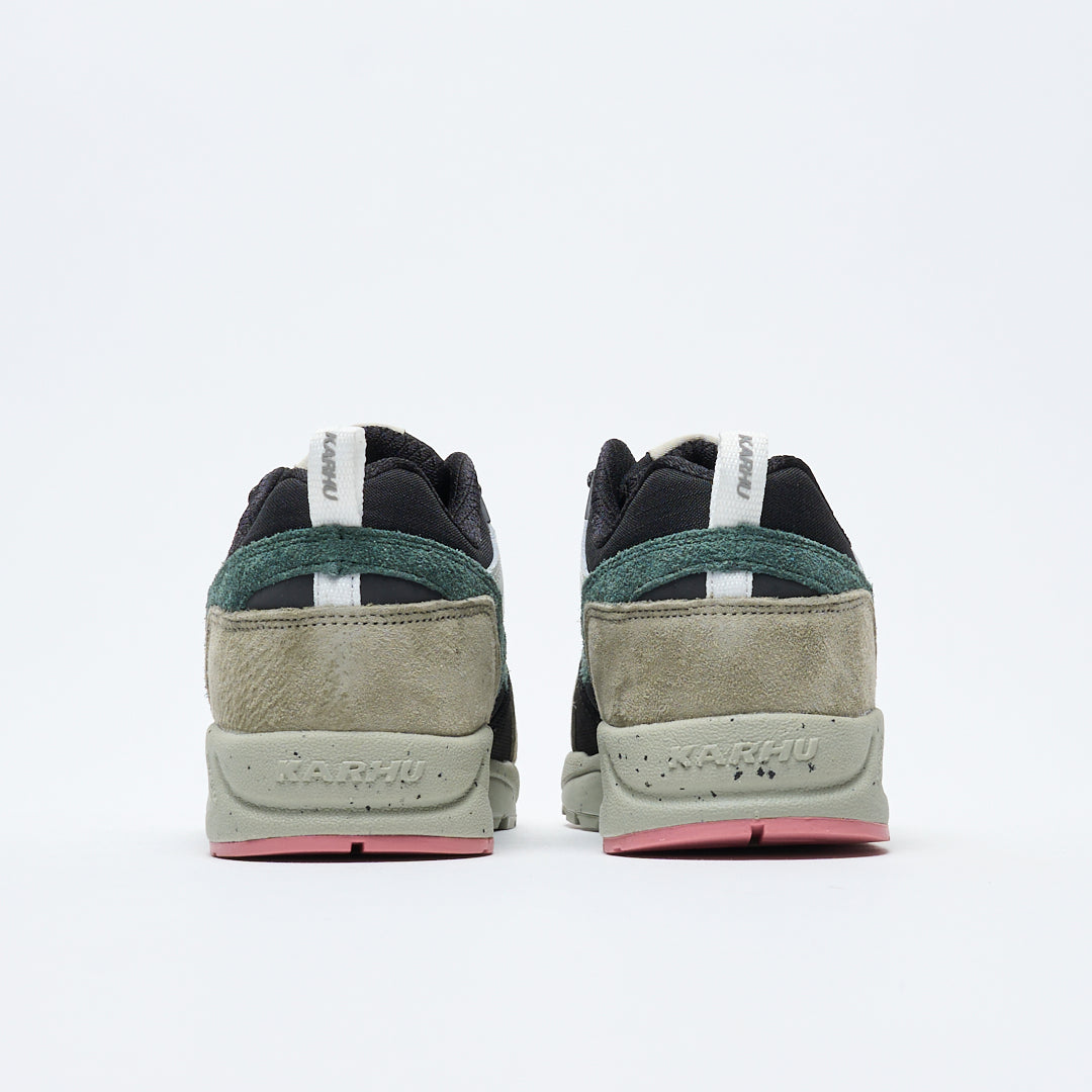 Karhu - Fusion 2.0 "Mystic Forest" (Abbey Stone/Bright White)