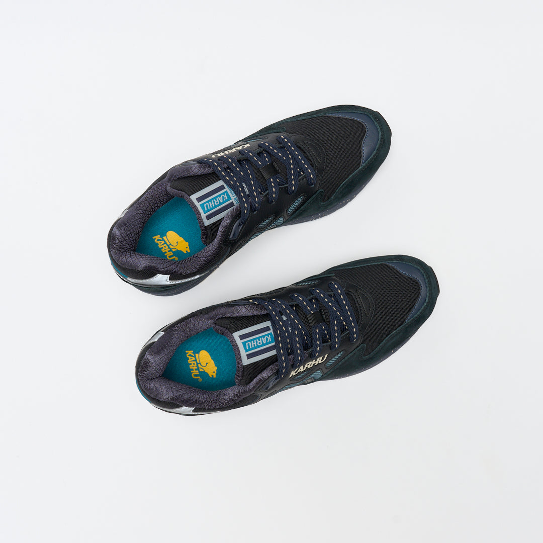 Karhu - Legacy 96 (Jet Black/ Stormy Weather)
