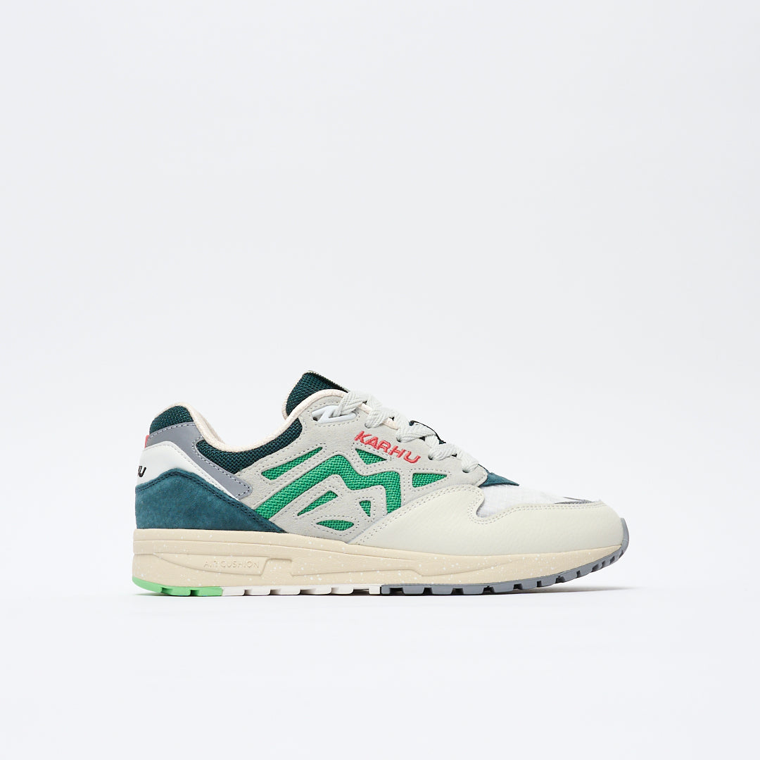 legacy 96 iceberg green/ lily white Karhu