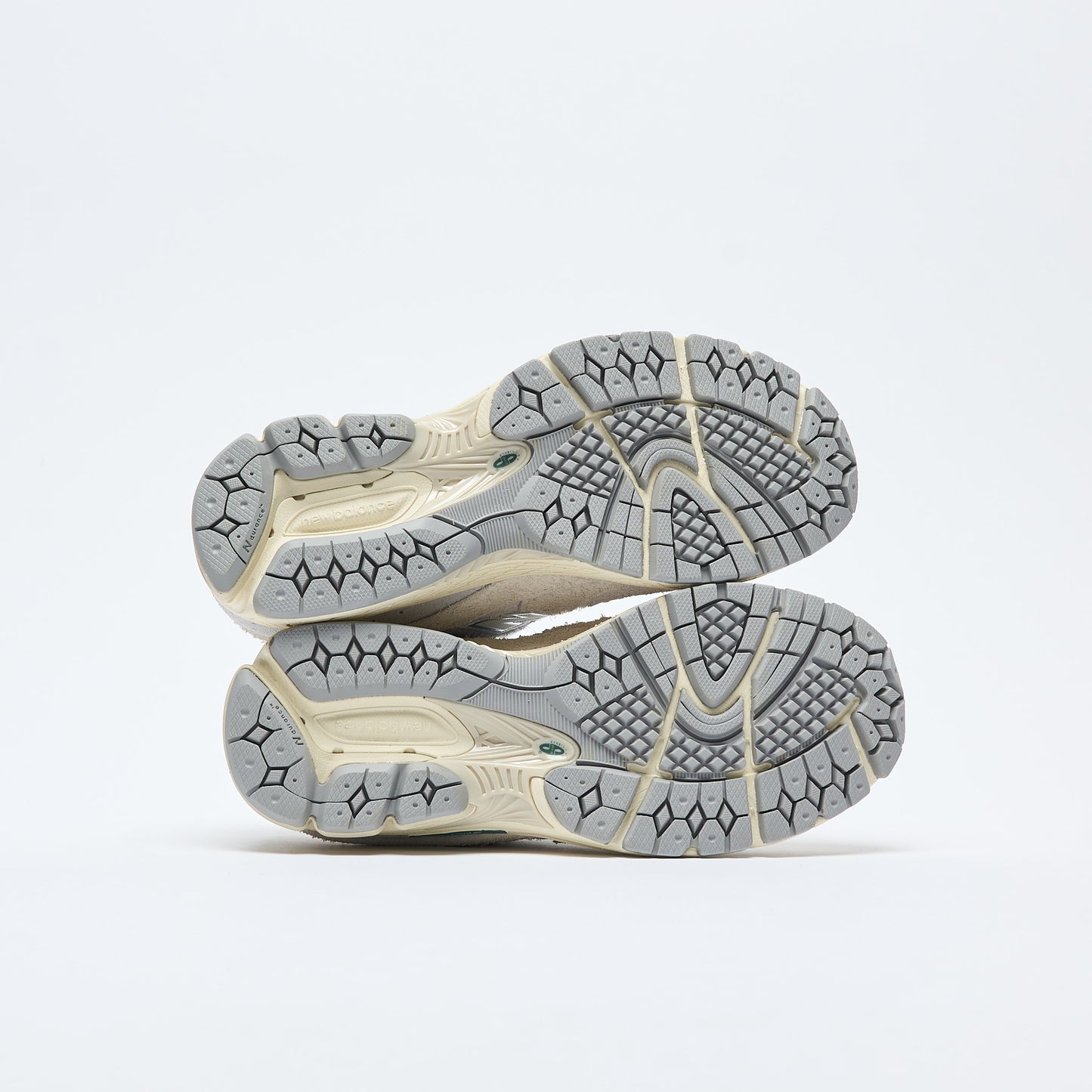 New Balance - M 2002 REK (Linen/Concrete)