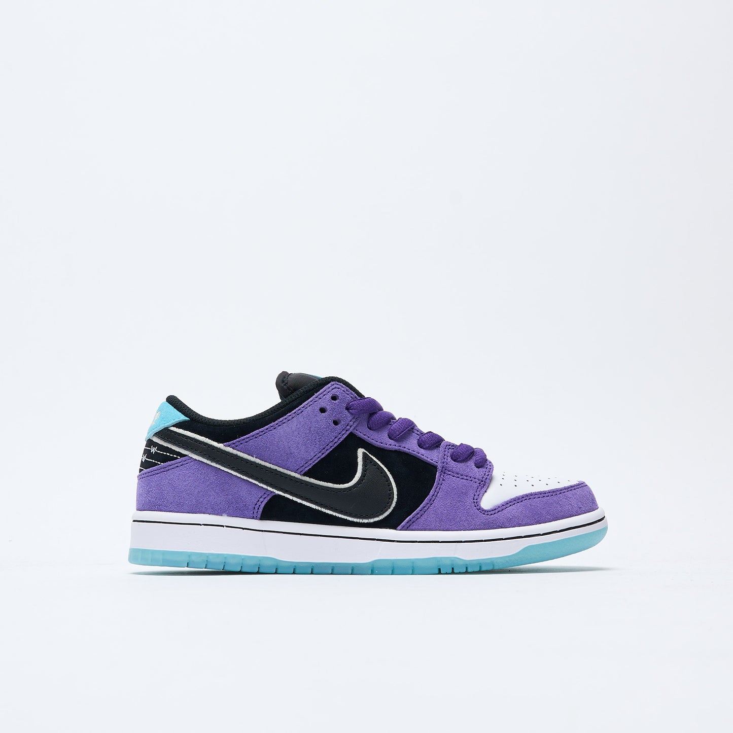 Nike SB - Dunk Low Pro "Hayley Wilson" QS (Court Purple/Black-White)