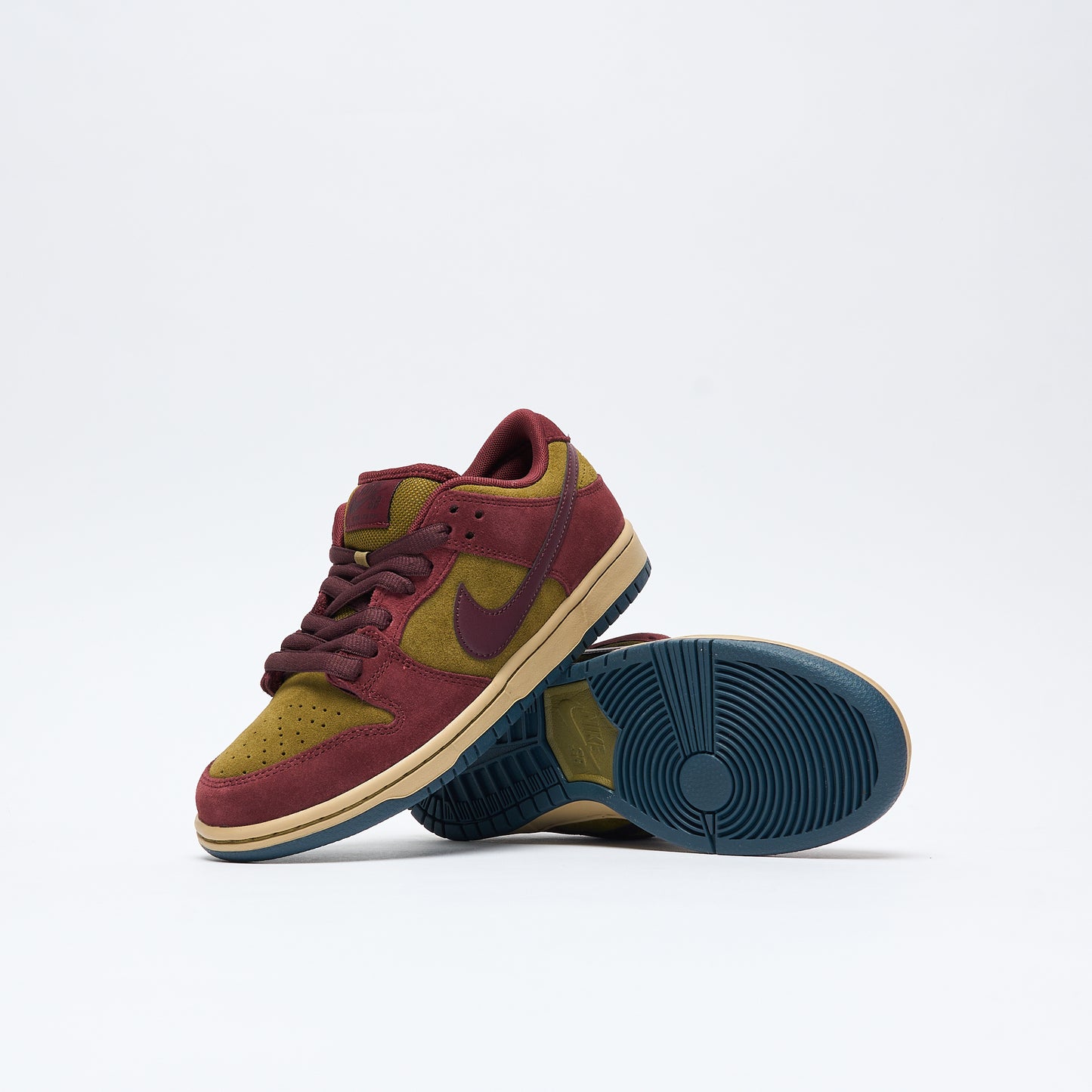 Nike SB - Dunk Low Pro (Dark Team Red/Burgundy Crush-Olive Flax)