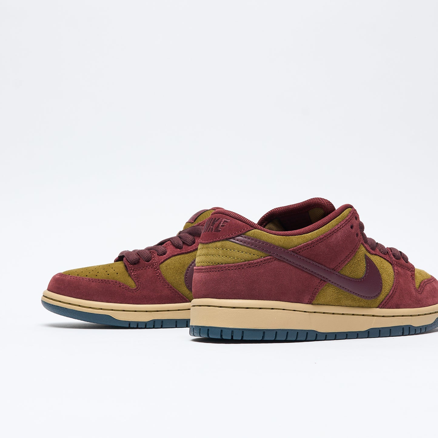 Nike SB - Dunk Low Pro (Dark Team Red/Burgundy Crush-Olive Flax)