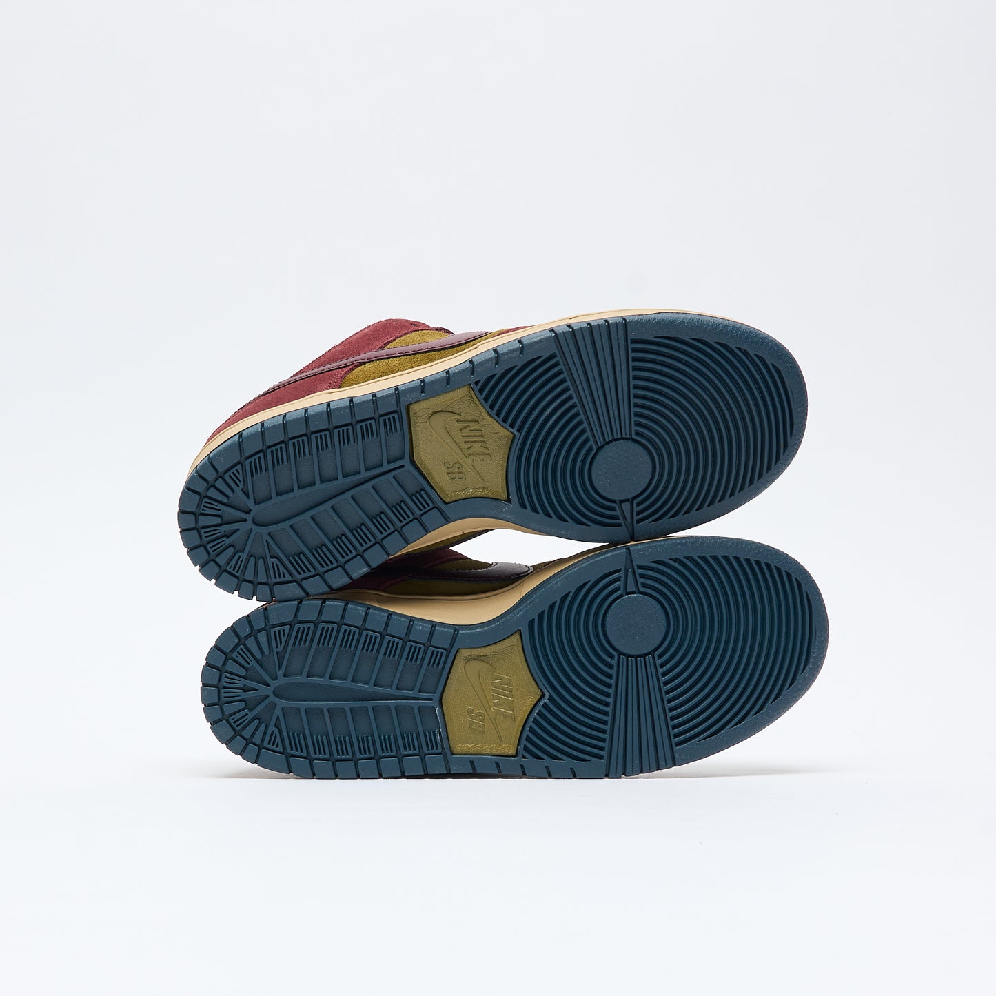 Nike SB - Dunk Low Pro (Dark Team Red/Burgundy Crush-Olive Flax)