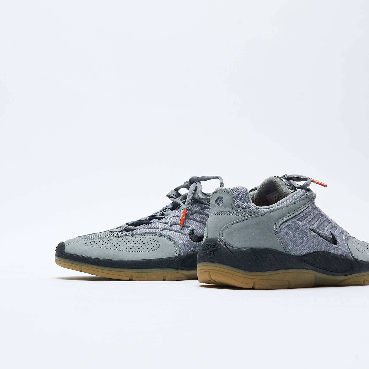 NIke SB - Vertebrae ISO (Cool Grey/Black-Cool Grey-Dark Grey)