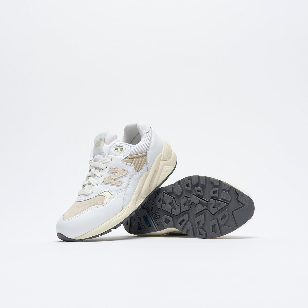 New Balance - MT 580 VTG (White/Timber Wolf)