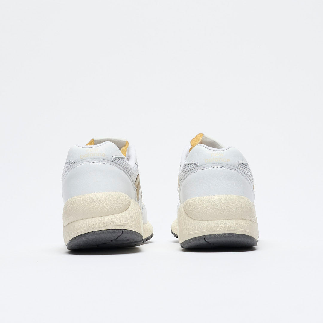 New Balance - MT 580 VTG (White/Timber Wolf)