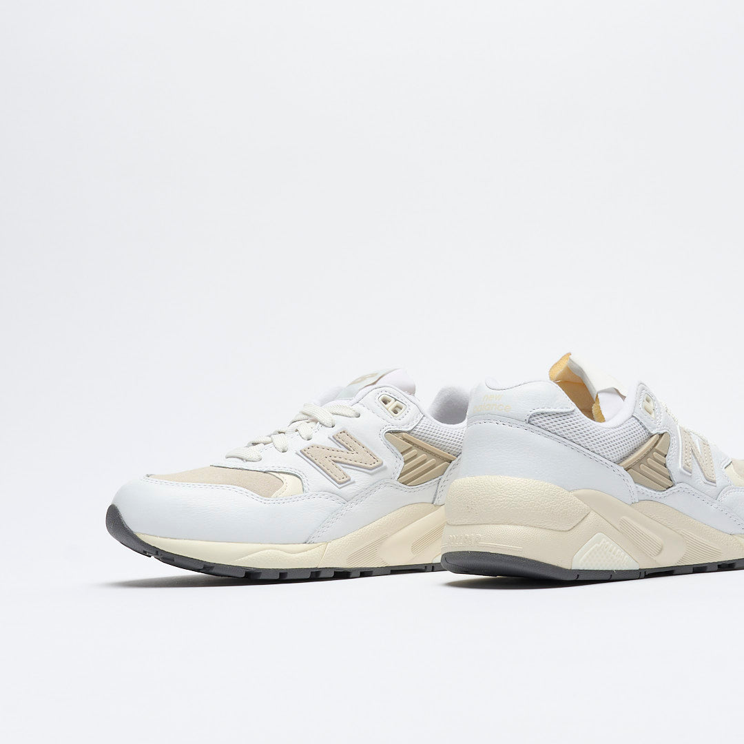 New Balance - MT 580 VTG (White/Timber Wolf)