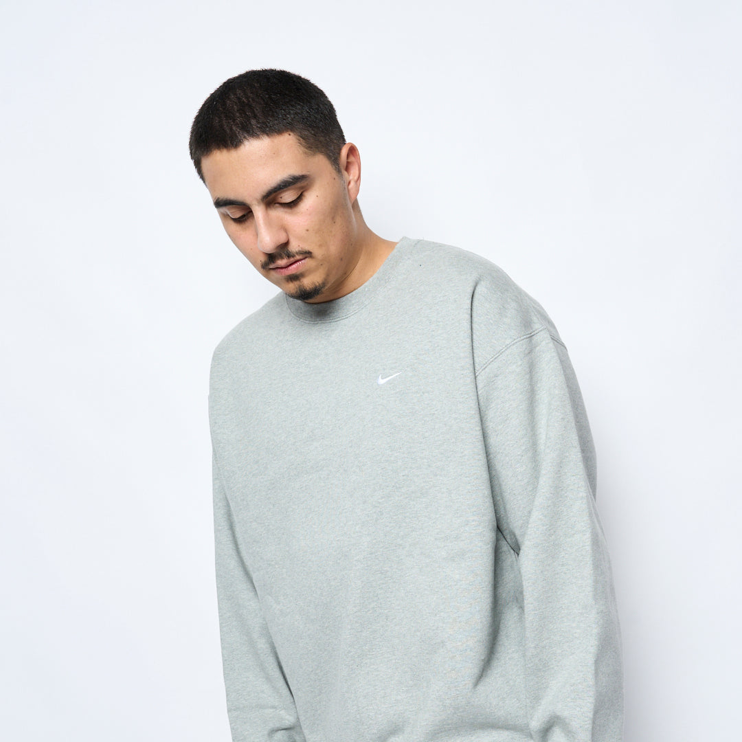 Nike Life - Solo Swoosh Crewneck (Dark Grey Heather/White)