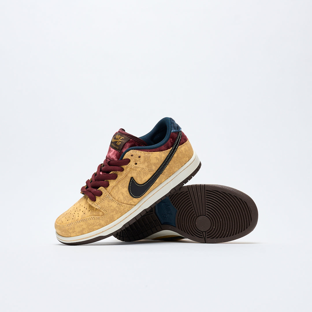 Nike SB - Dunk Low Pro "City of Cinema" (Celestial gold/Black-Dark Team Red)