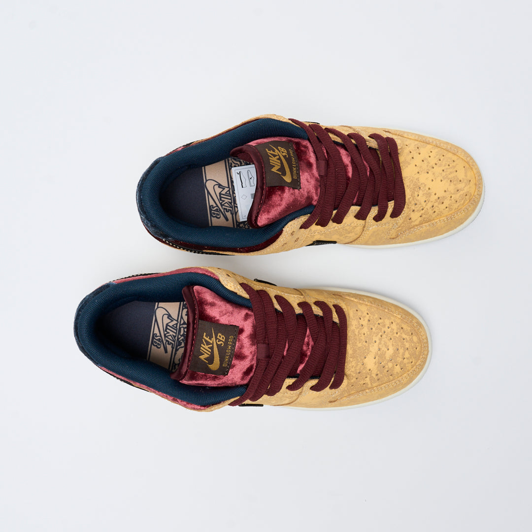 Nike SB - Dunk Low Pro "City of Cinema" (Celestial gold/Black-Dark Team Red)