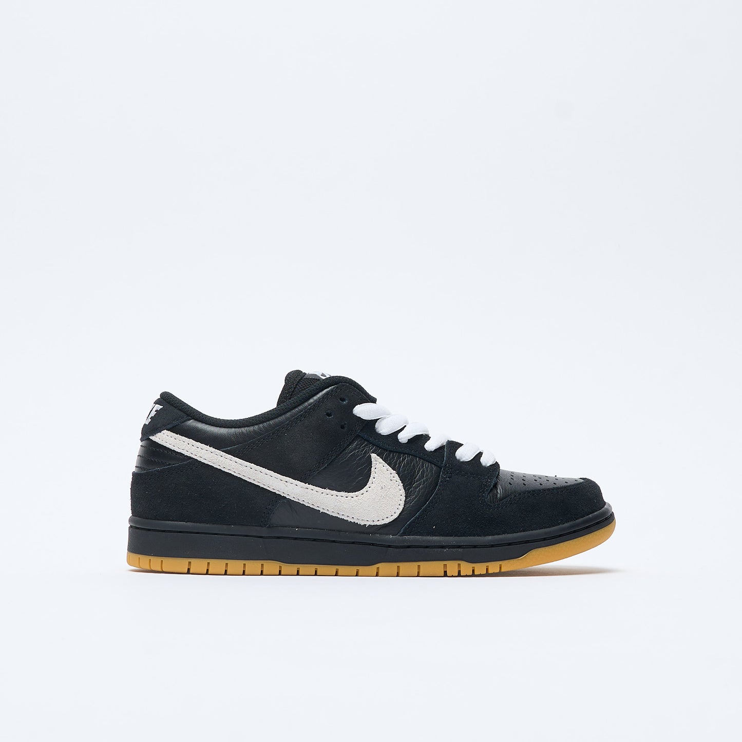 Nike SB - Zoom Dunk Low Pro (Black/White/Gum)