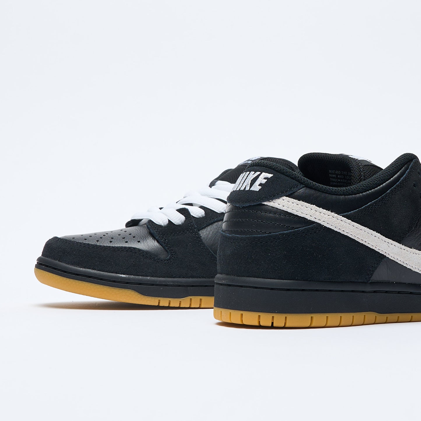Nike SB - Zoom Dunk Low Pro (Black/White/Gum)
