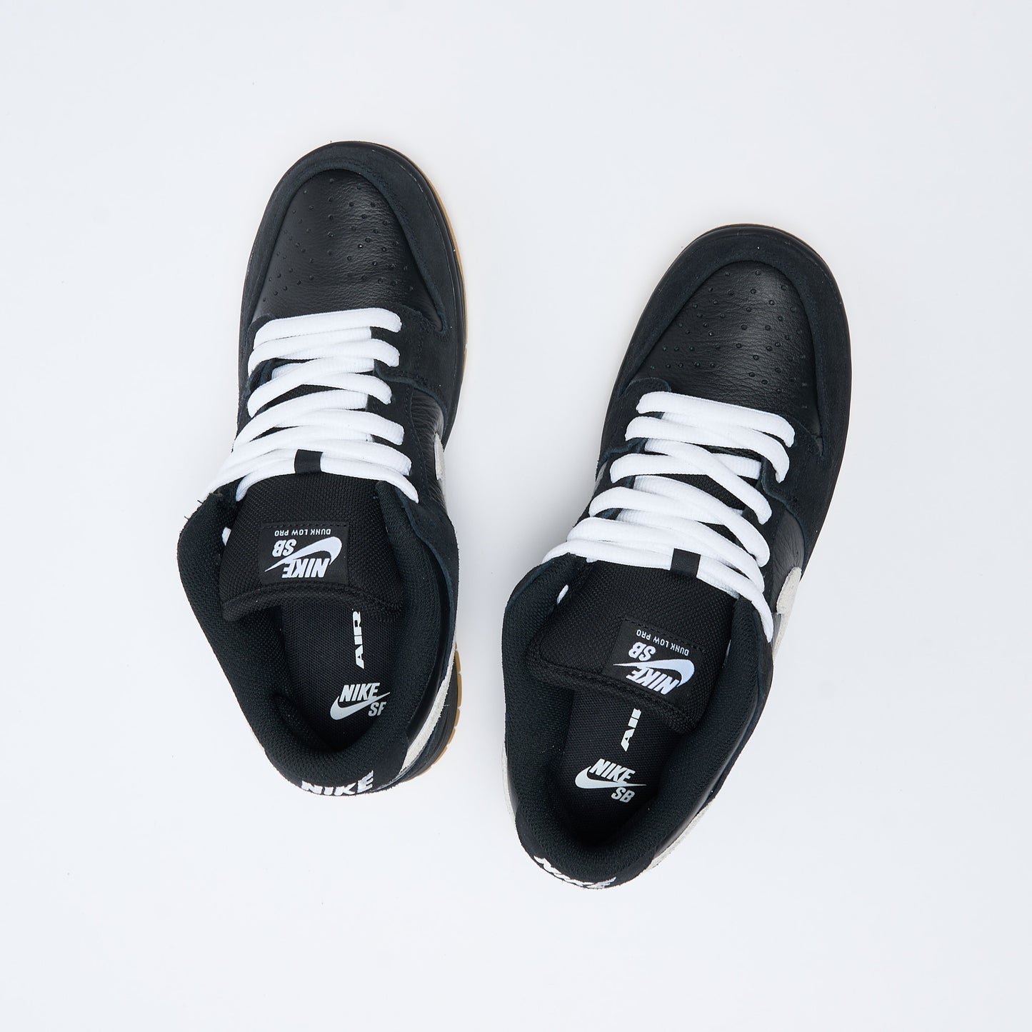Nike SB - Zoom Dunk Low Pro (Black/White/Gum)