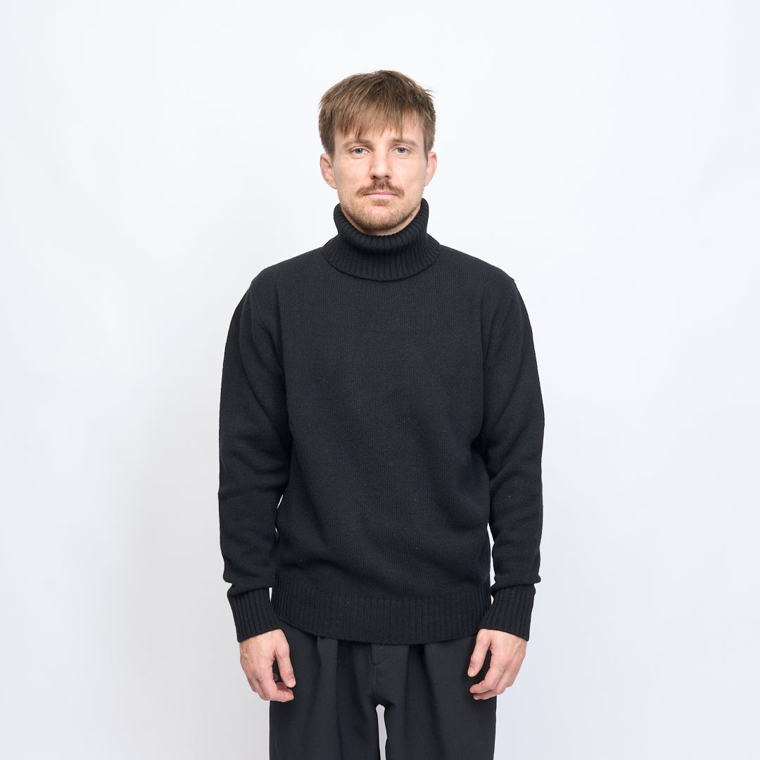 Seven Gauge Turtle Neck Sweater Nero MILK STORE