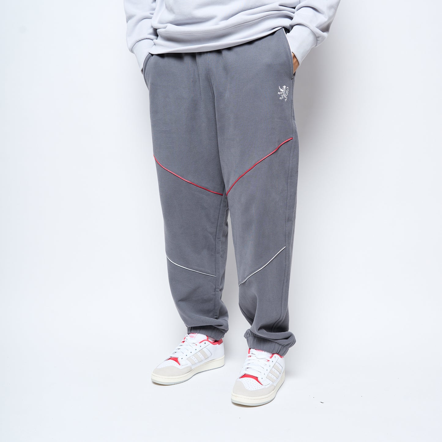 Wallstreet Skateshop x ADIDAS Skateboarding - WS OL Sweatpant (Light Solid Grey)