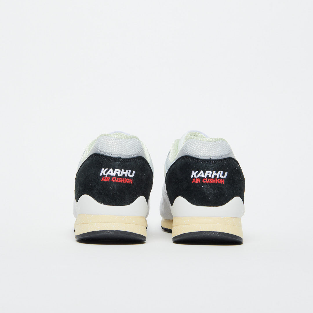 Karhu - Synchron Classic (Dawn Blue/Lily White) F802669