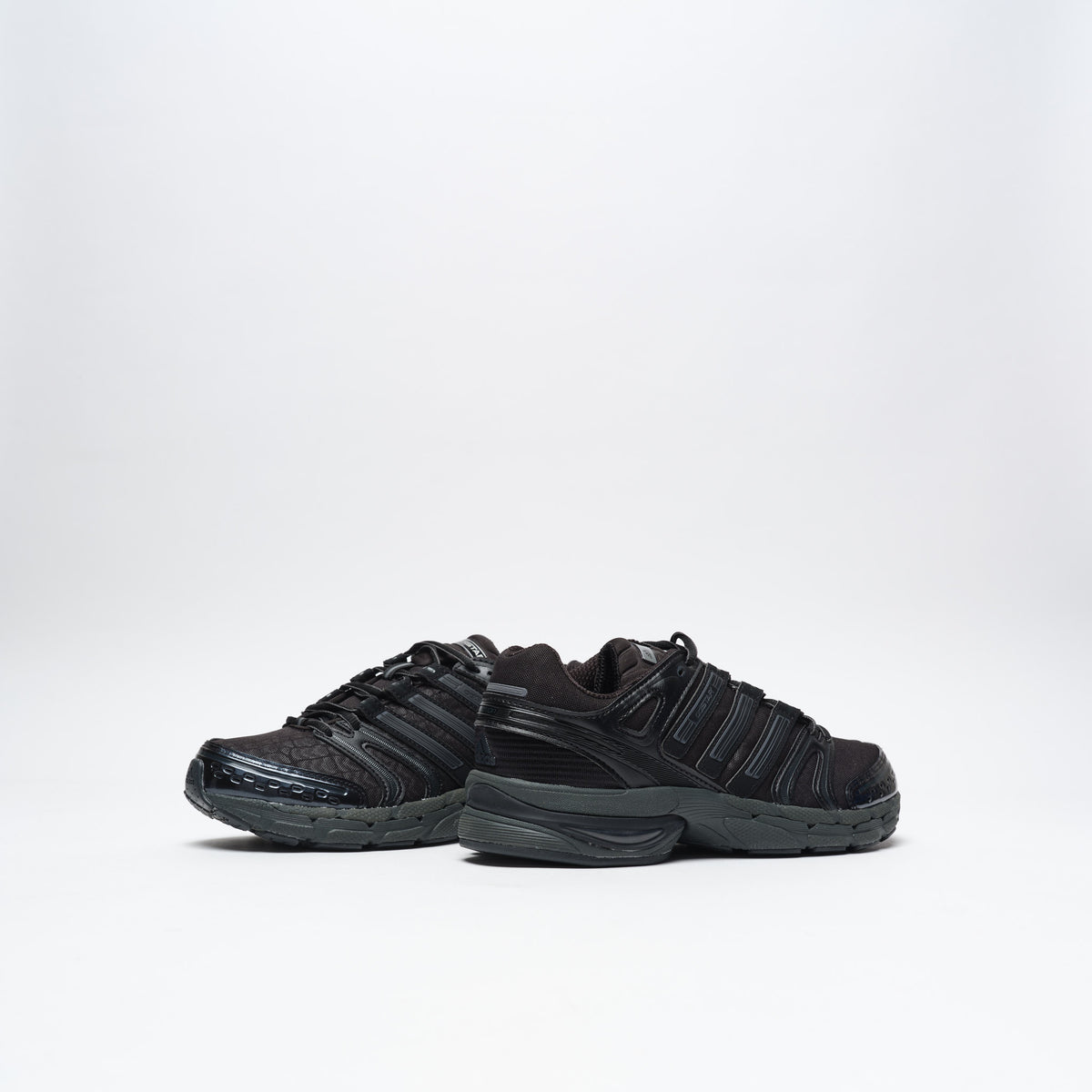 ADIDAS - Adistar Control 5 Core Black / Grey Six / Iron Metallic
