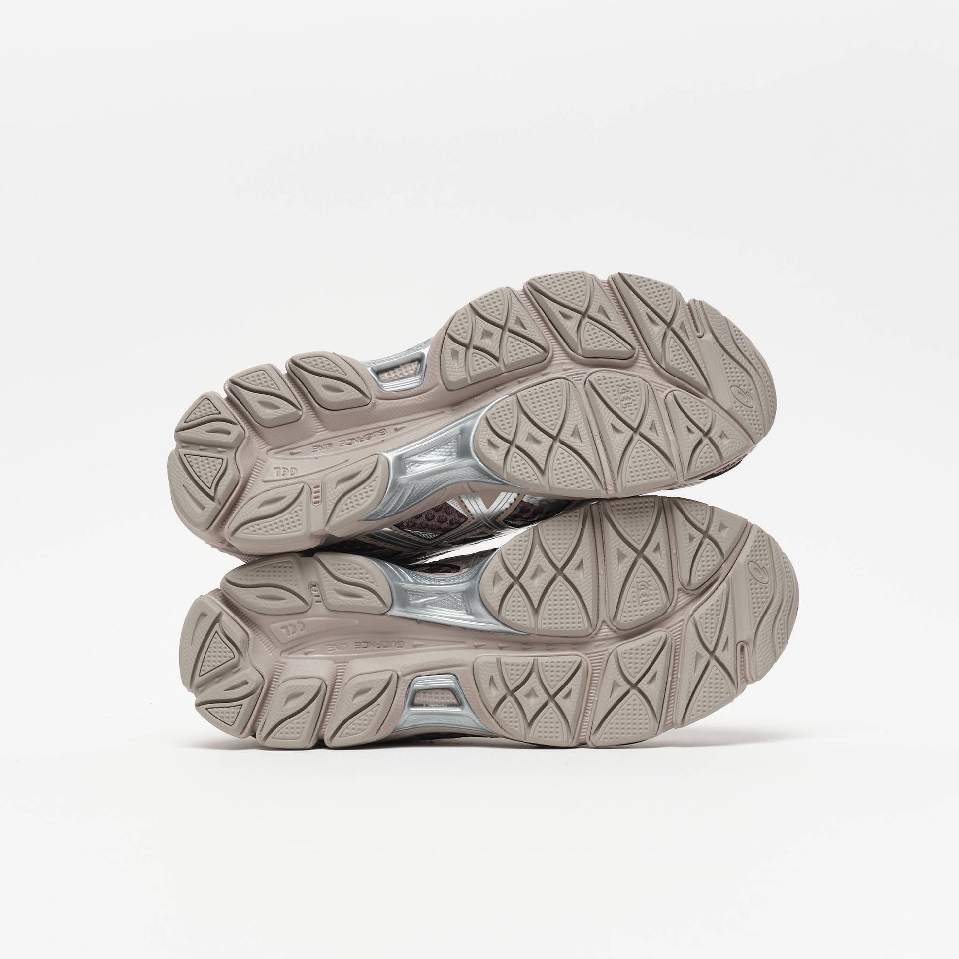 Asics Sportstyle - Gel-Cumulus 16 (Cocoa Powder/Pure Silver)