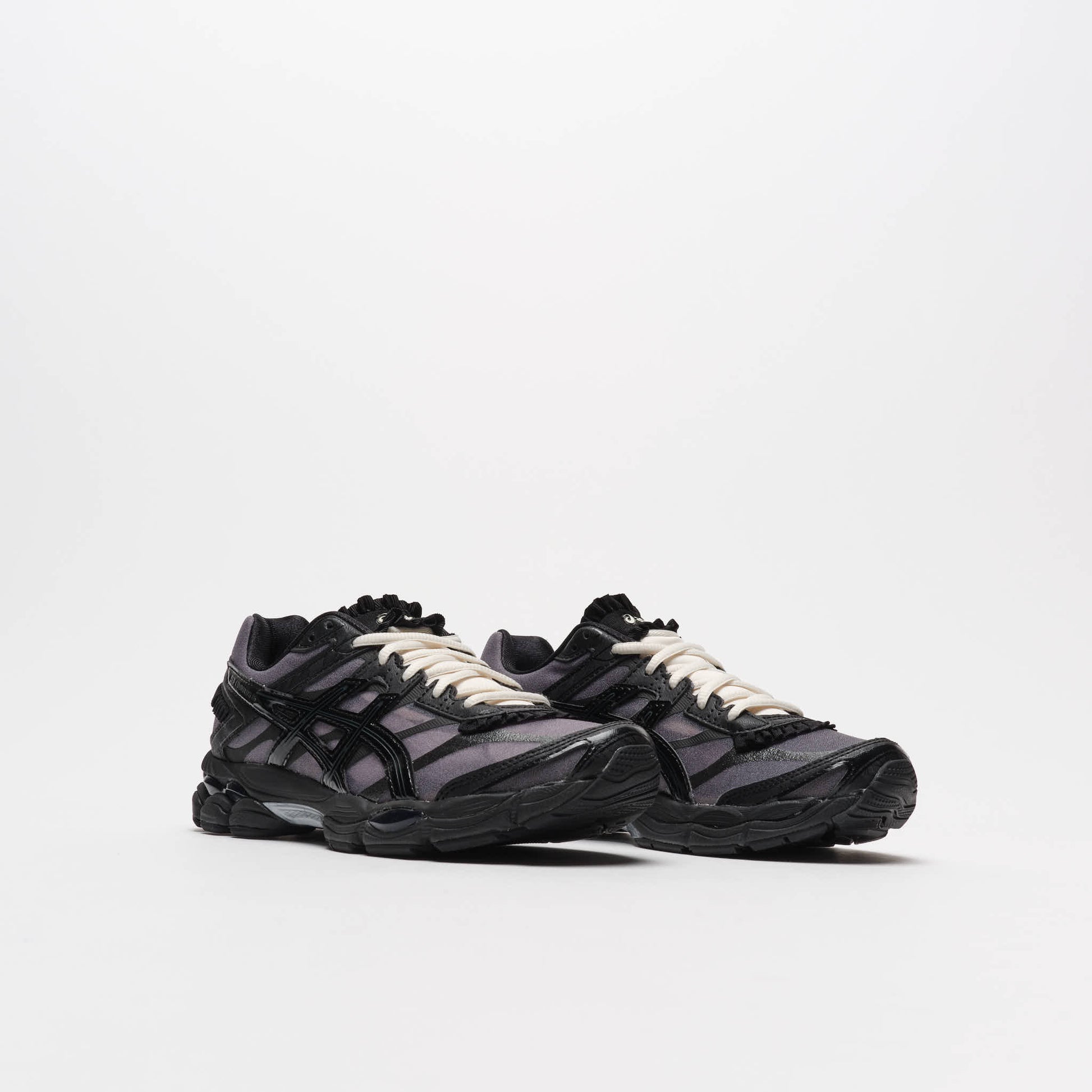 Griff x Asics Sportstyle - Gel-Cumulus 16 (Black/Black)