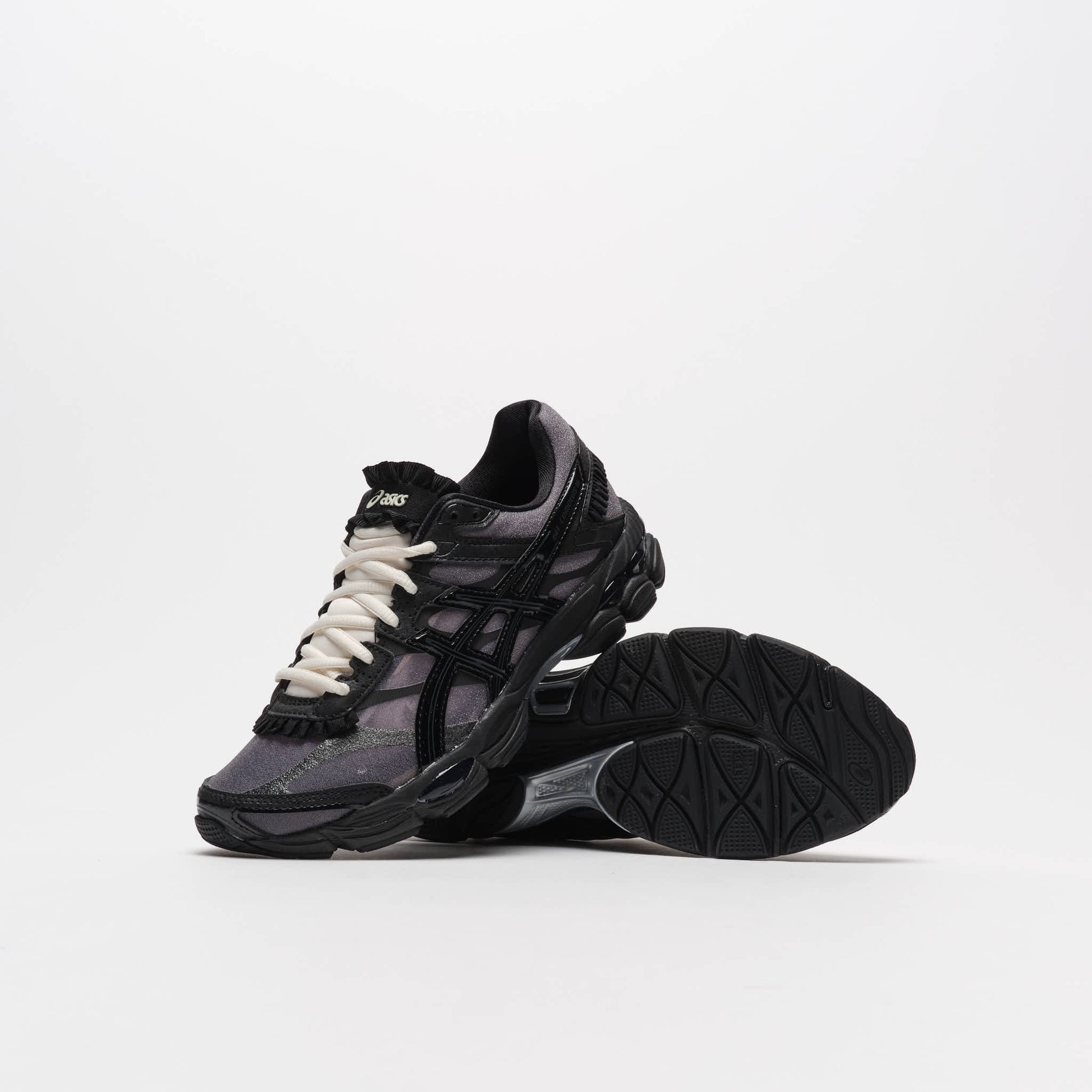 Griff x Asics Sportstyle - Gel-Cumulus 16 (Black/Black)