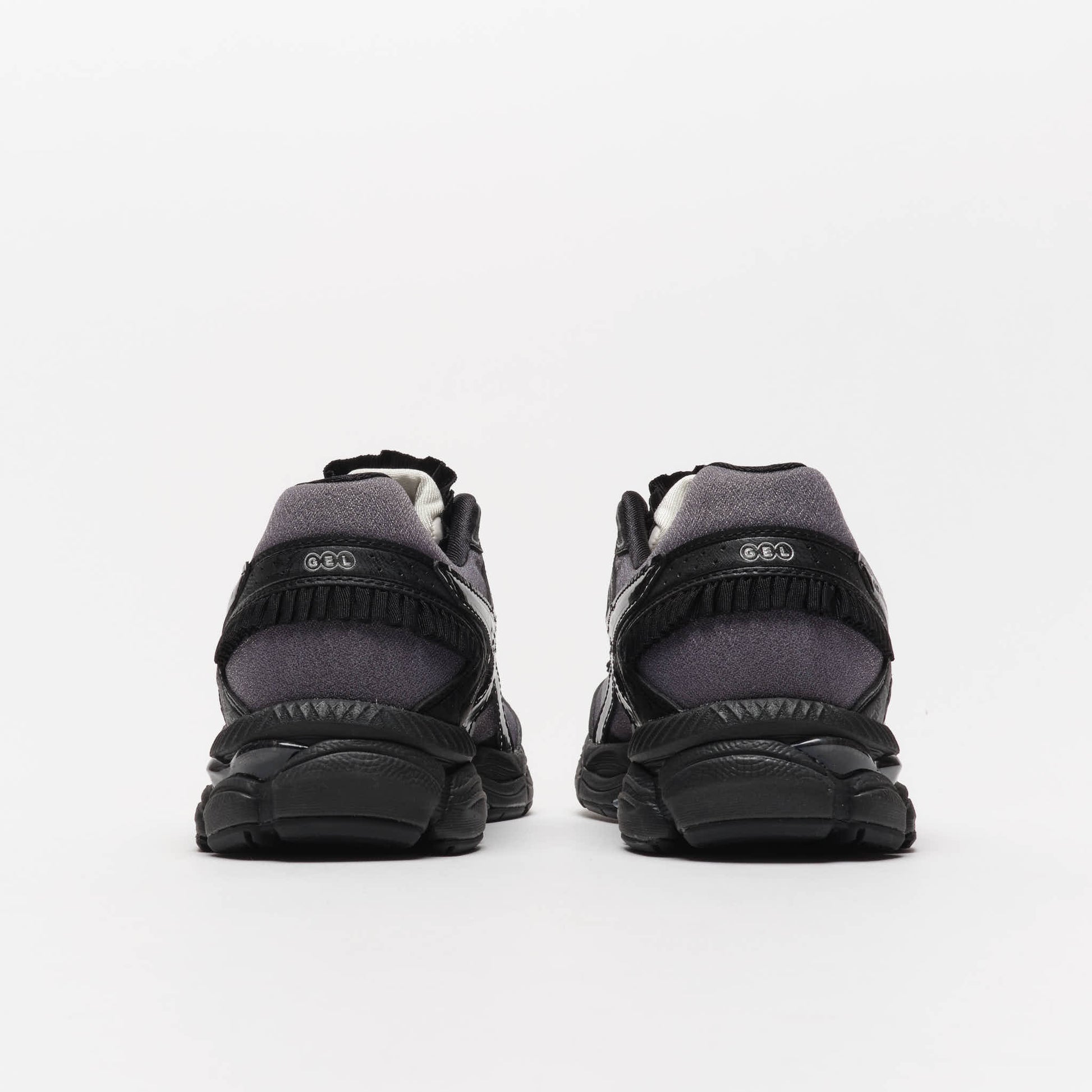 Griff x Asics Sportstyle - Gel-Cumulus 16 (Black/Black)