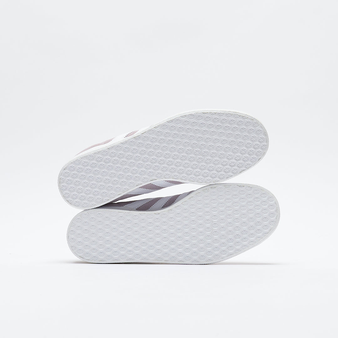 Adidas gazelle off white silver sale