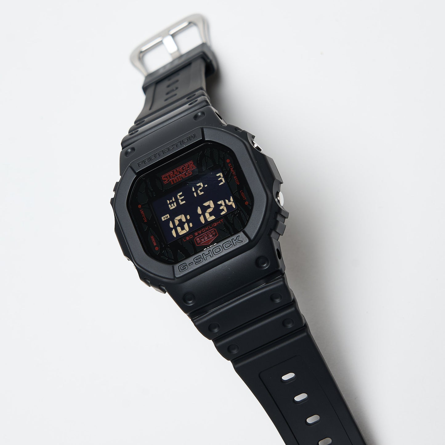 Stranger Things x Casio G-Shock- DW-5600STT-1ER
