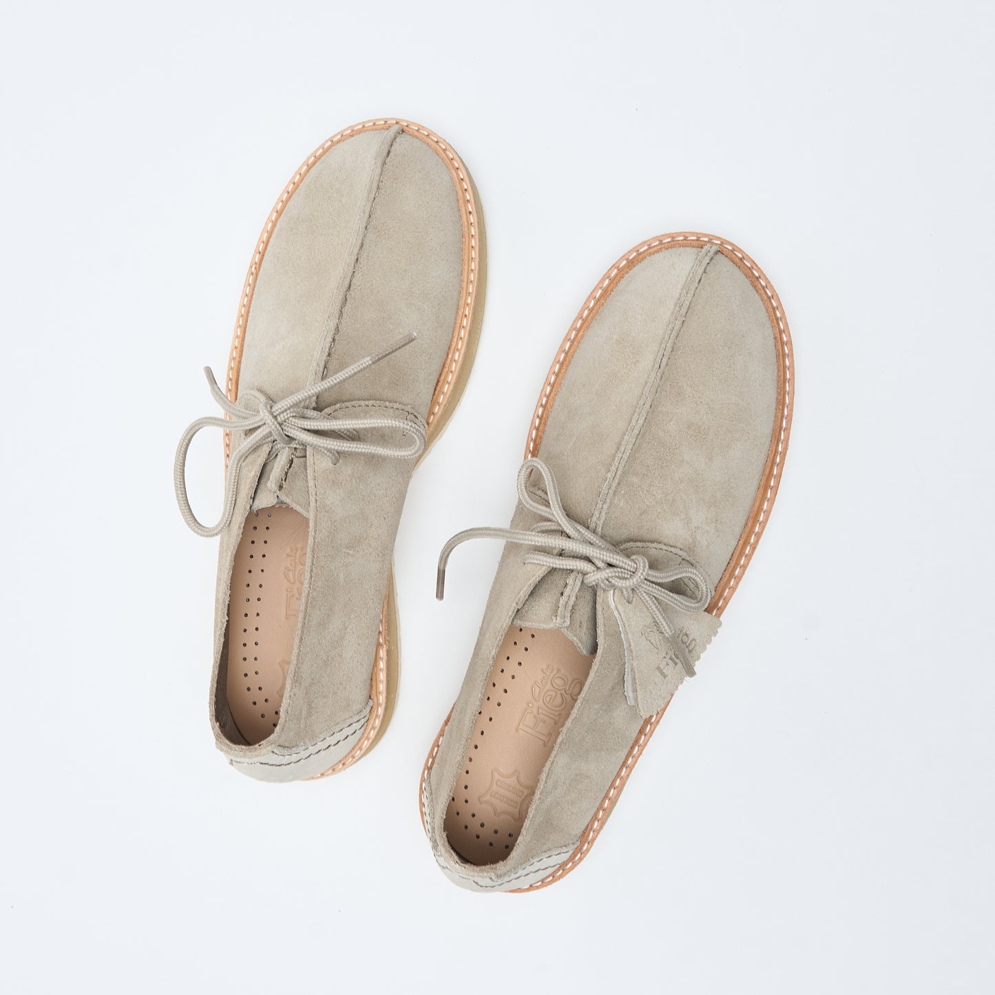 Ronnie Fieg x Clarks Originals -Trek King 8th Street (Sand Suede)