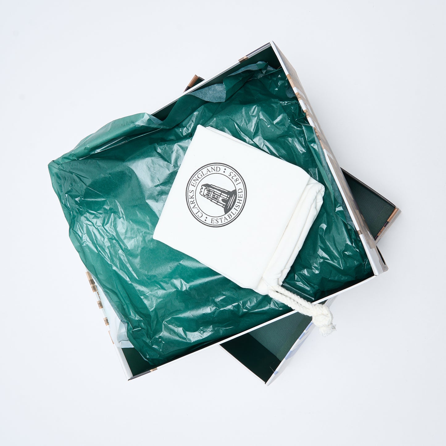 Ronnie Fieg x Clarks Originals -Trek King 8th Street (Sand Suede)