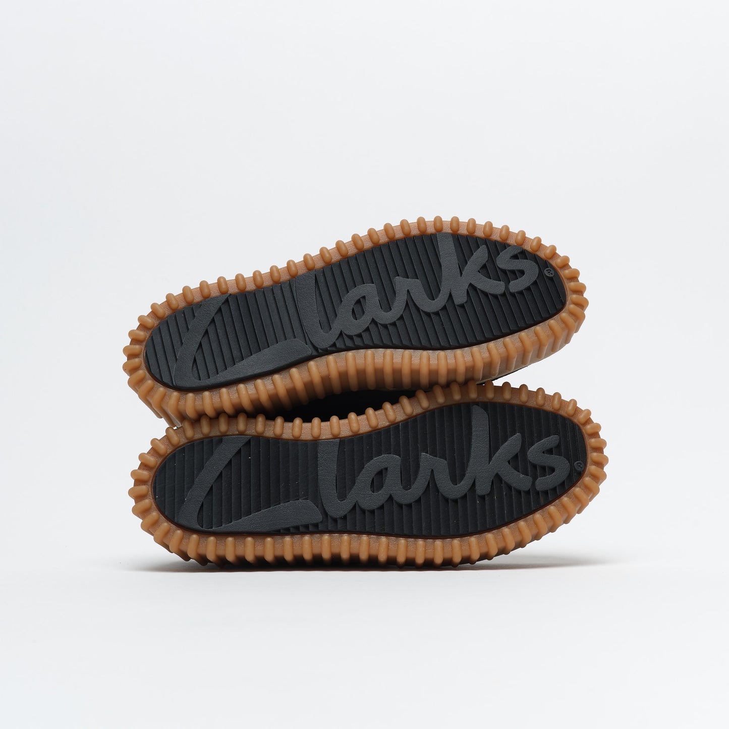 Clarks Torhill Bee Black Suede / Gum  (W)