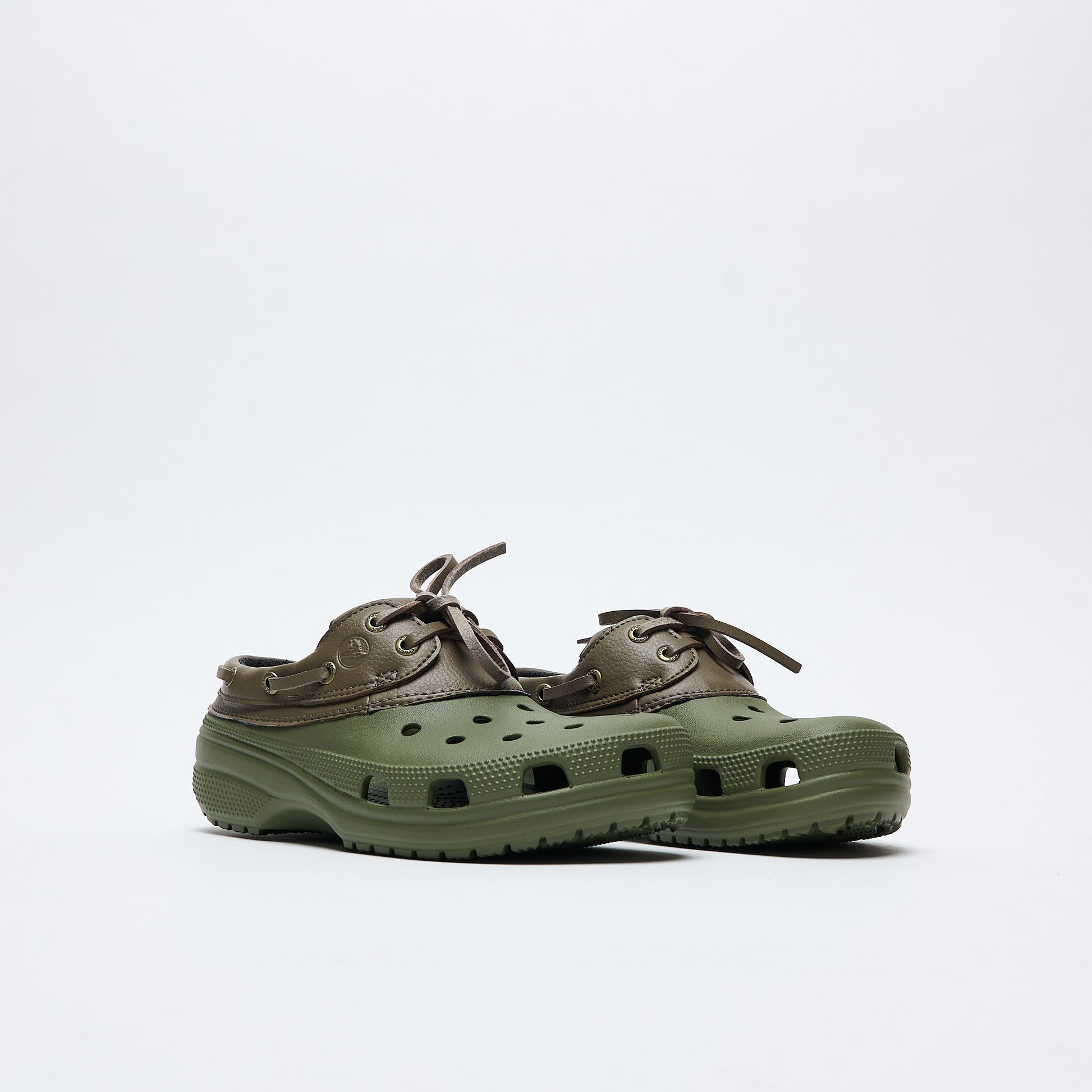 Sabots - Crocs Classic Islander Boat Clog (Army Green/Walnut)