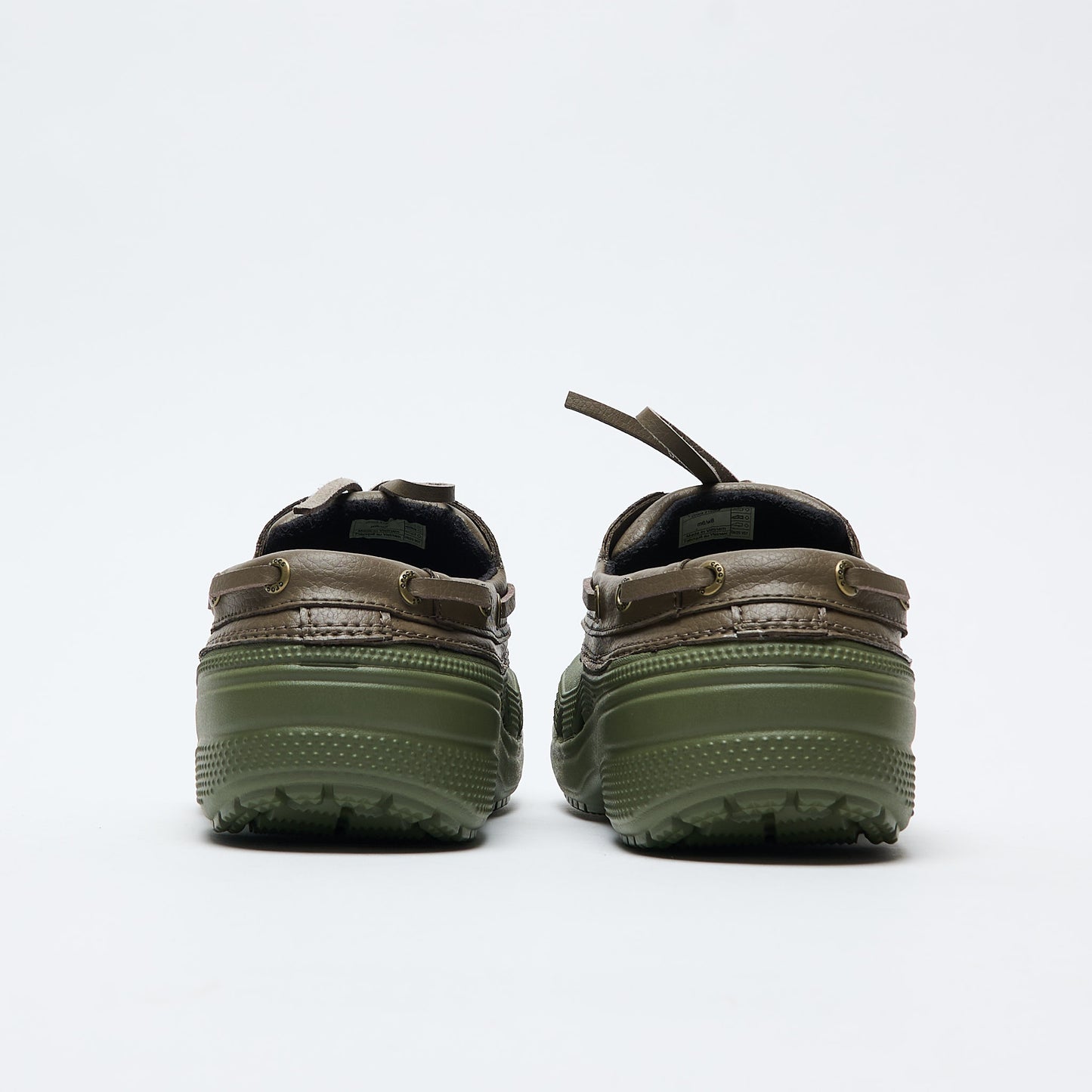 Sabots - Crocs Classic Islander Boat Clog (Army Green/Walnut)