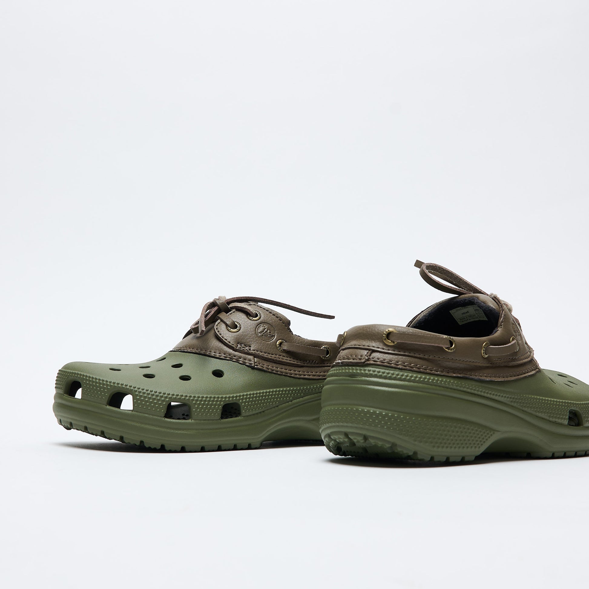 Sabots - Crocs Classic Islander Boat Clog (Army Green/Walnut)