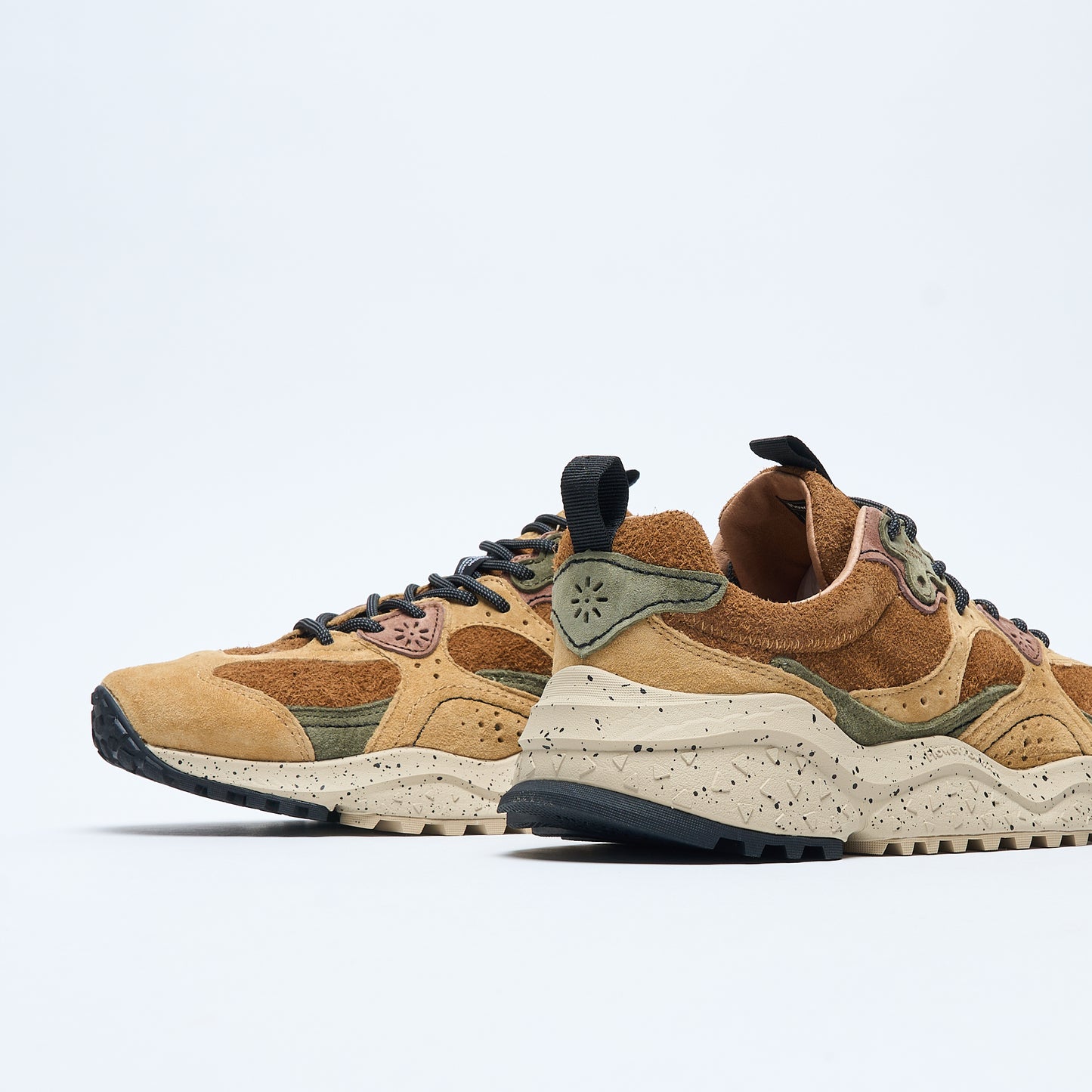 Flower Mountain - Wave Man Hairy Velour Suede (Beige Nude)