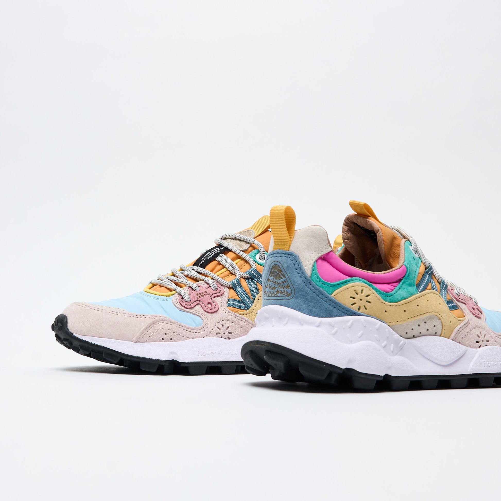 Flower Mountain -   Yamano 3 Woman (Rose / Azure / Cream)