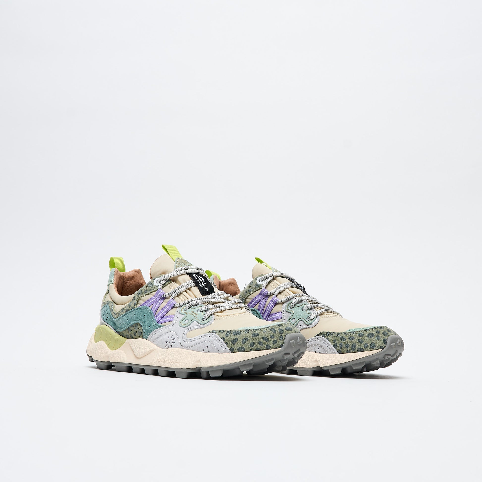 Flower Mountain -  Yamano 3 Woman (Taupe / Green Bottle)