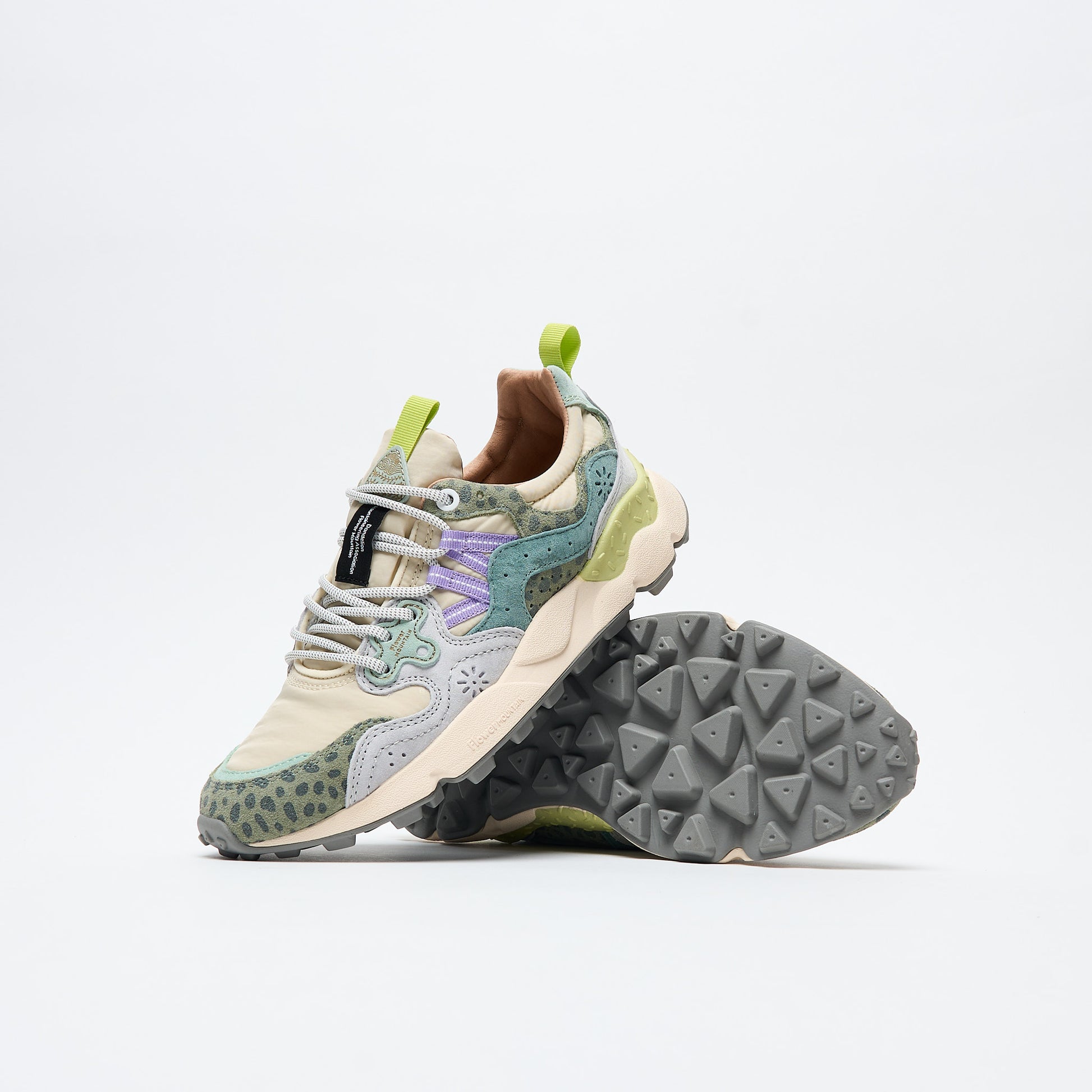 Flower Mountain -  Yamano 3 Woman (Taupe / Green Bottle)