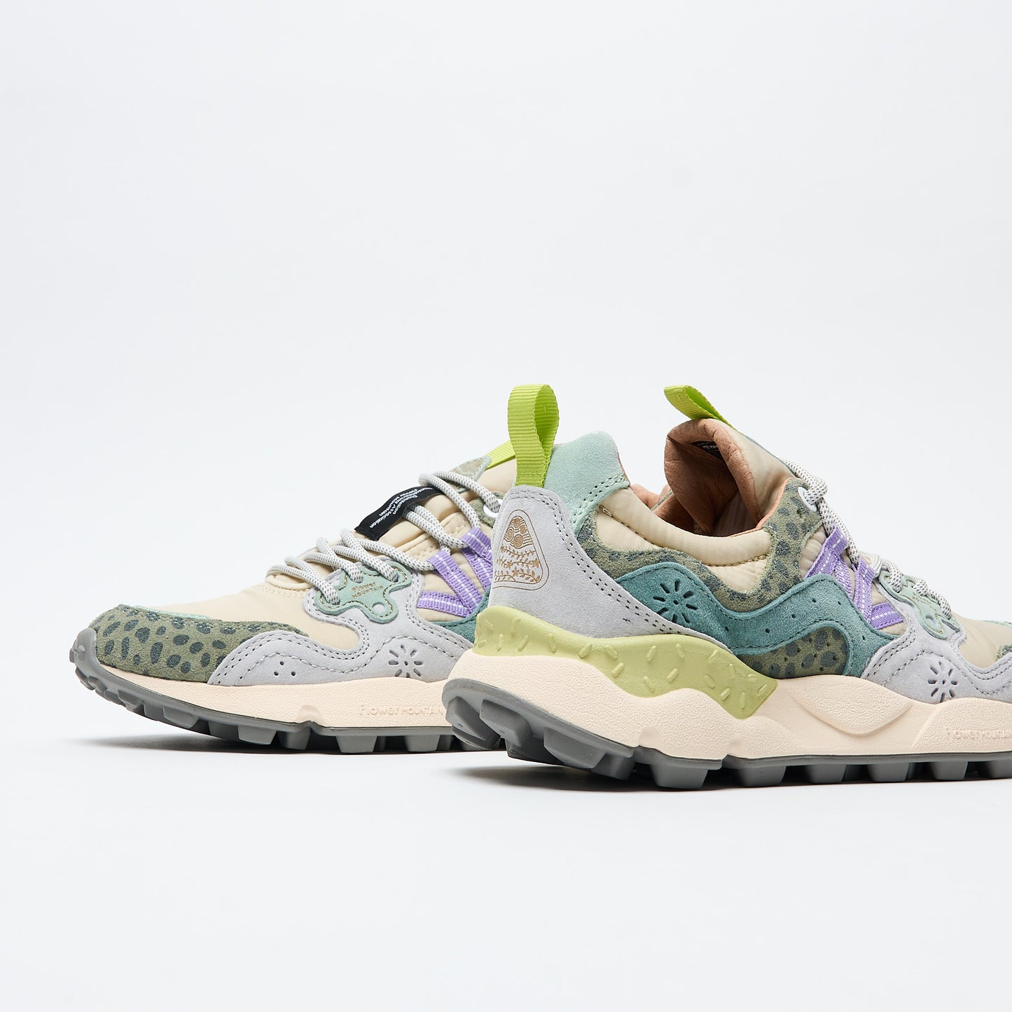 Flower Mountain -  Yamano 3 Woman (Taupe / Green Bottle)