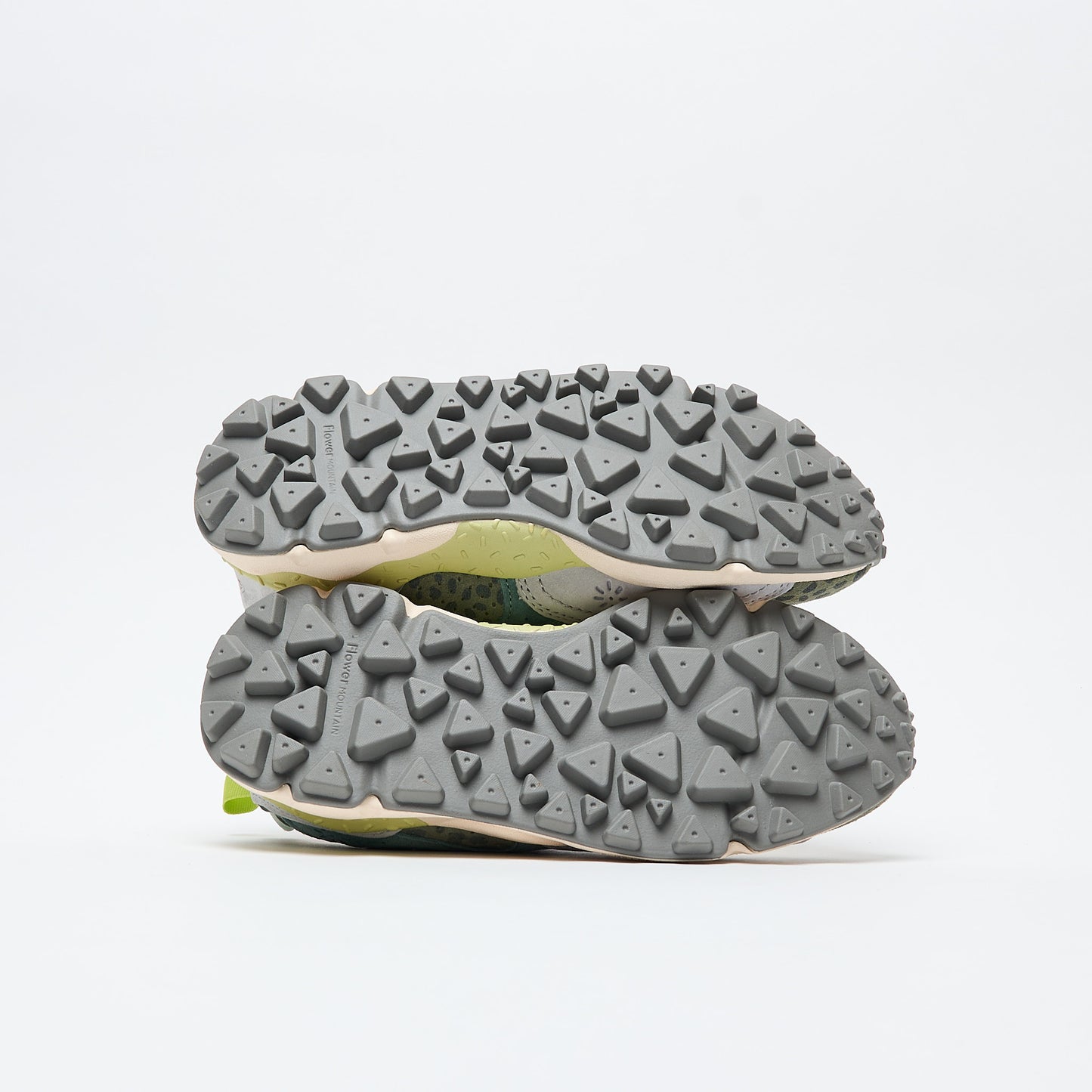 Flower Mountain -  Yamano 3 Woman (Taupe / Green Bottle)