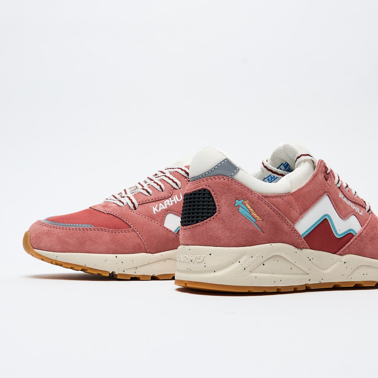 Karhu  Aria 95 (Light Mahogany / White)