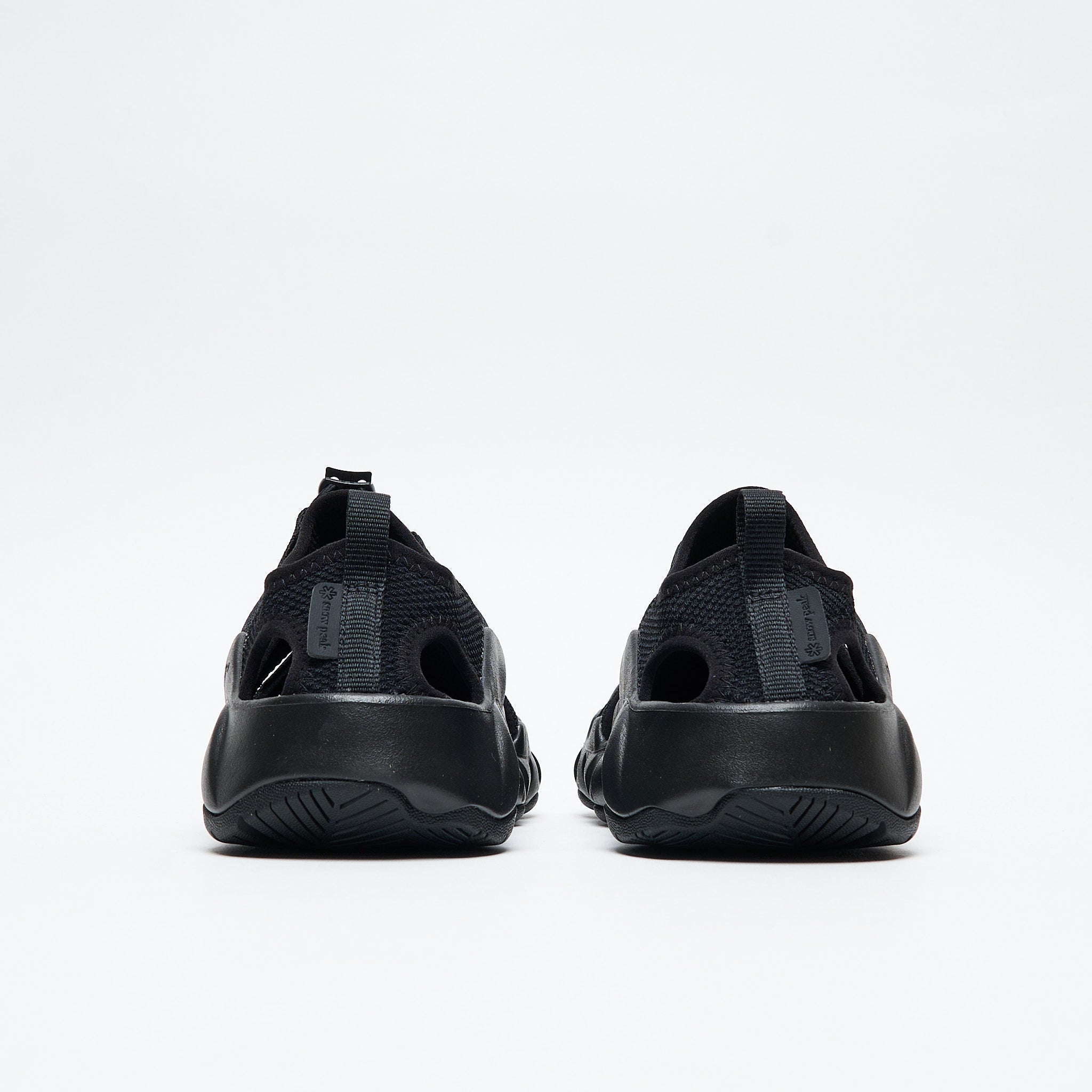 Snow Peak x Keen - Hyperport H2 (Triple Black) – MILK STORE